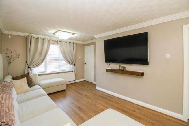 3 bed Semi-Detached for sale Image 6