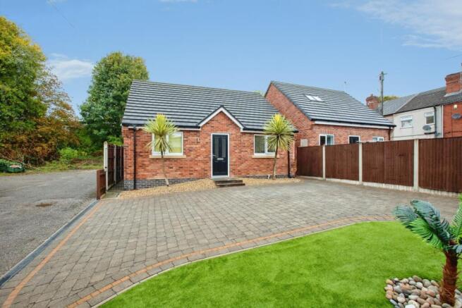 2-bed detached on Egstow Street, Chesterfield, Clay Cross, Derbyshire, £190,000