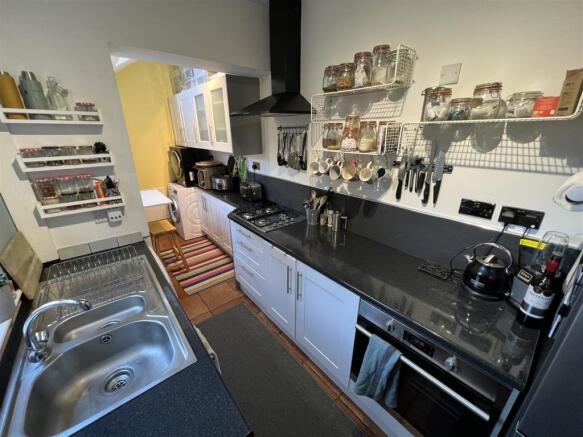 Kitchen 1.jpg