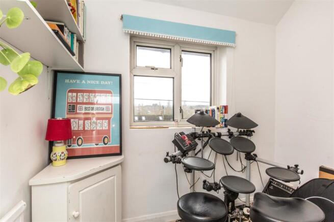 17 Hereward Way26.jpg