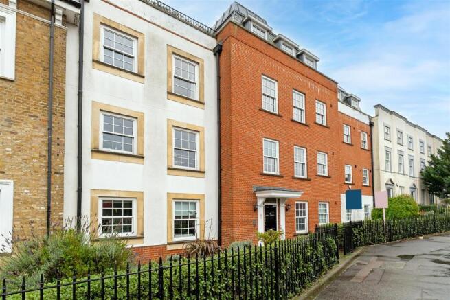 WOODFORD GREEN