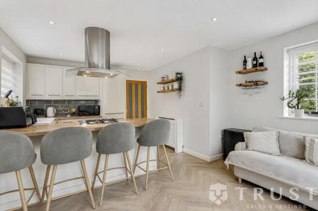 4 bed Detached for sale Image 7