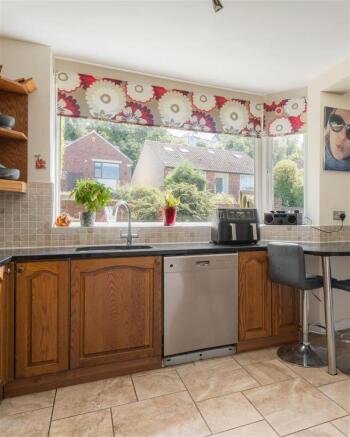 4 bed Semi-Detached for sale Image 5