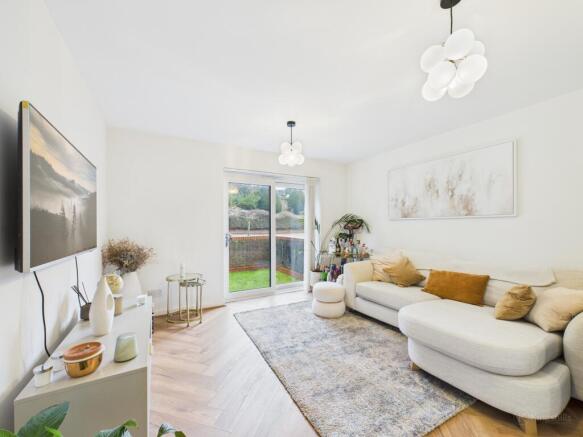 CAM02136G0-PR0520-STILL003