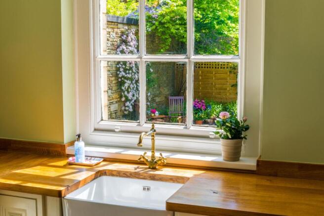 2 bed Flat for sale Image 6