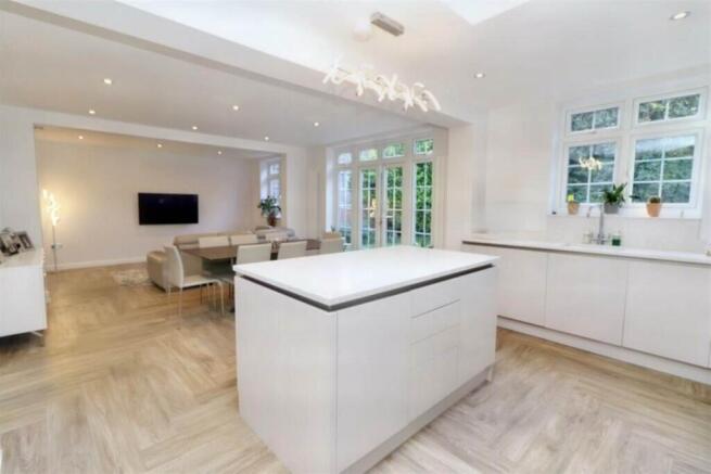Hartfield Avenue, Elstree photo 4