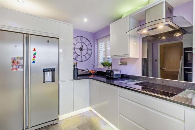 4 bed Detached for sale Image 4