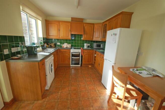 KITCHEN/ DINING ROOM