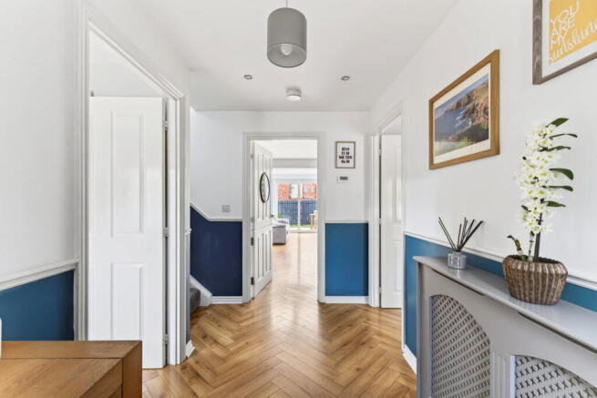 5 bed Detached for sale Image 4