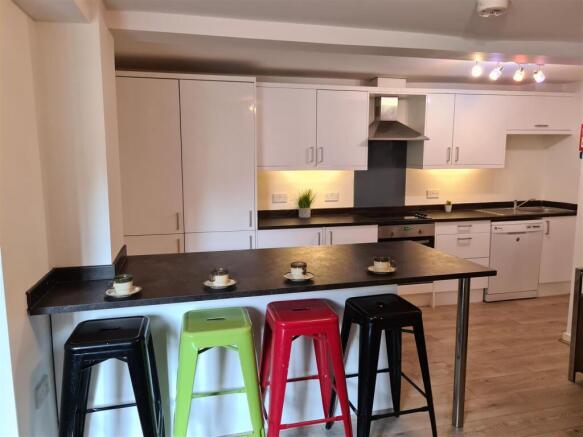 Flat 28 Kitchen-.jpg