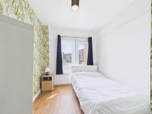 5 bed House to rent Image 11