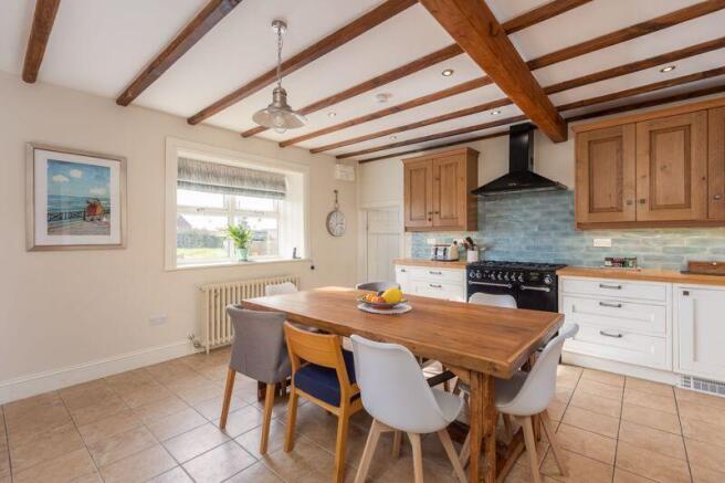 6 bed Detached for sale Image 8