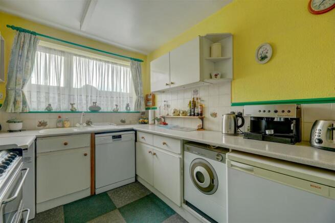 4 Arden Close Interior 11.jpg
