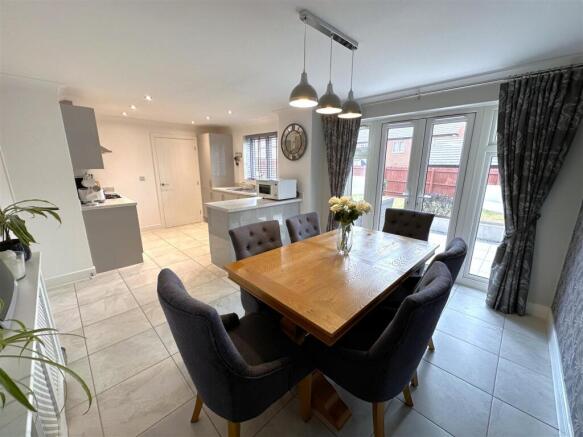 OPEN-PLAN Dining Kitchen 515