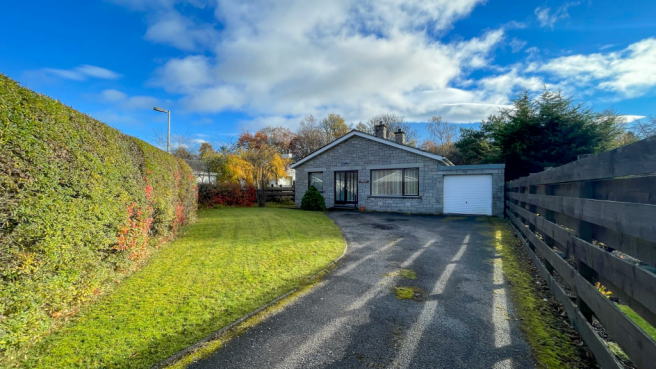 FRONT GARDEN & DRIVEWAY