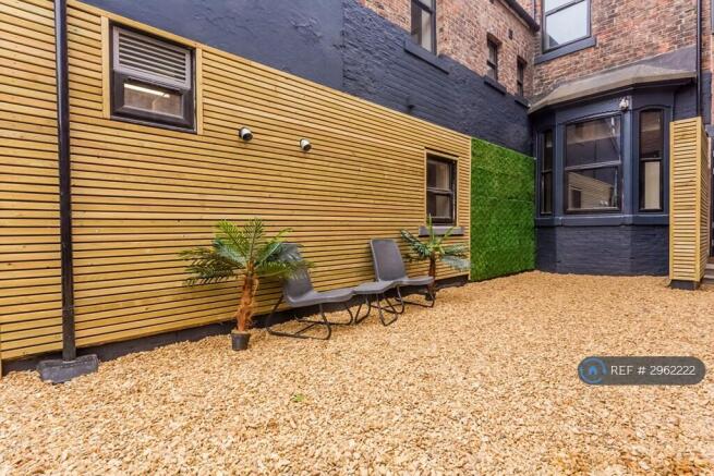 Studio to rent Image 12