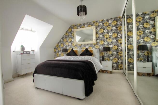 4 bed House for sale Image 9