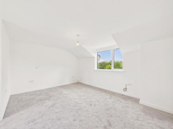 5 bed Detached for sale Image 12