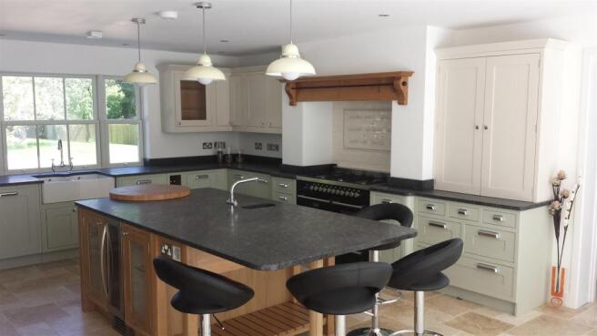 Kitchen 2.jpg