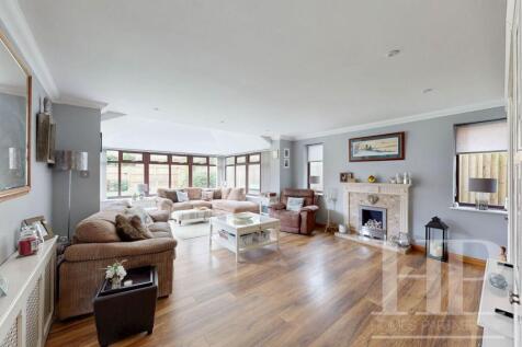 Athelstan Close, Worth, RH10