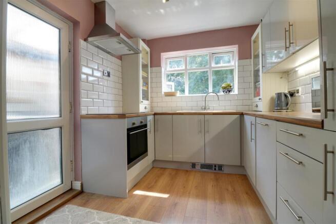 RE-FITTED BREAKFAST KITCHEN measuring