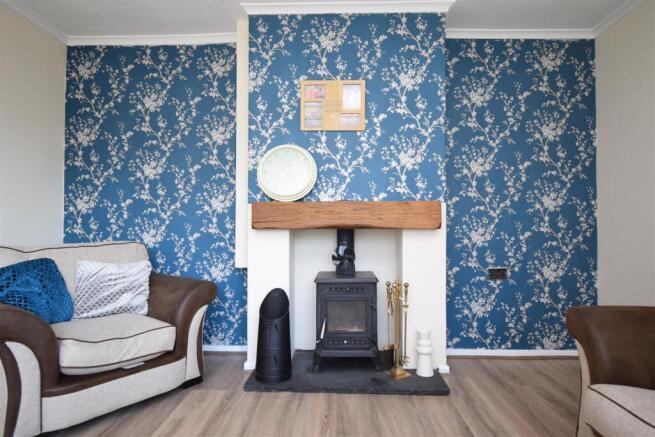 3 bed Semi-Detached to rent Image 4