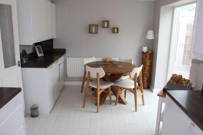 KITCHEN/DINING ROOM