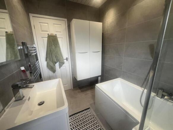 Holgate bathroom1.jpg