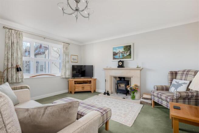 9 Harolds Close 2191-2.jpg