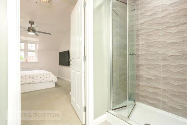 4 bed Detached for sale Image 12