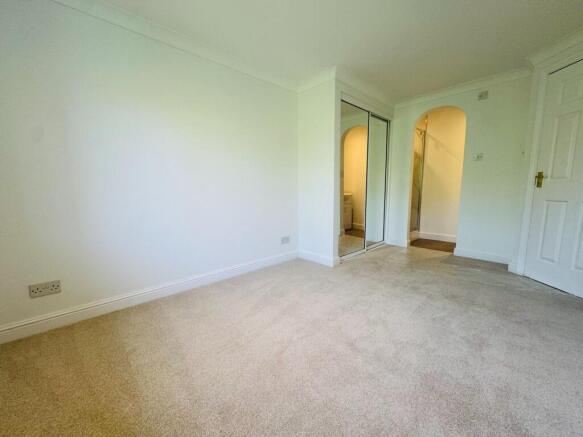 Waterside Close, Wentworth Court Waterside Close, KT6 photo 4