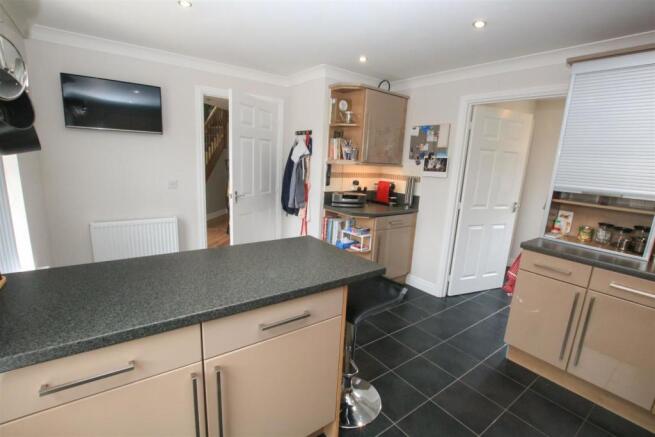 SEPARATE DINING ROOM