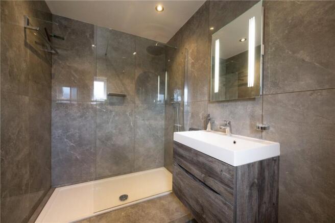 5 bed Detached for sale Image 11