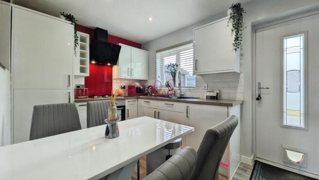 2 bed Semi-Detached for sale Image 4