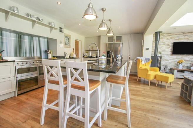 Kitchen/dining/family room