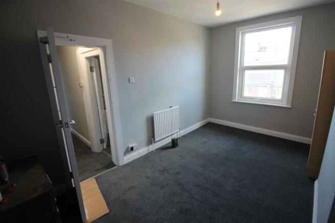 6 bed House to rent Image 5