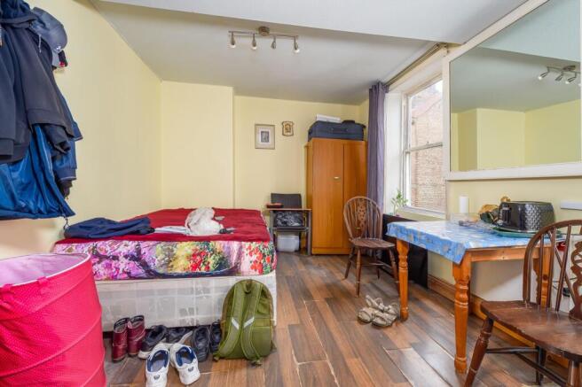 3 bed Flat for sale Image 5