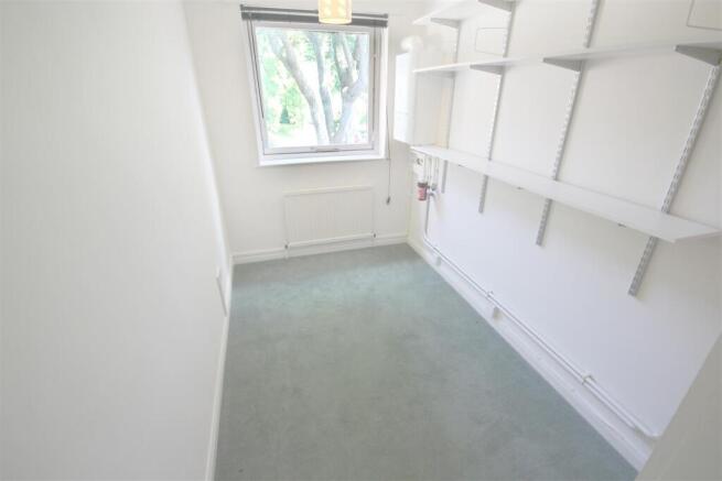 3 bed Apartment to rent Image 5
