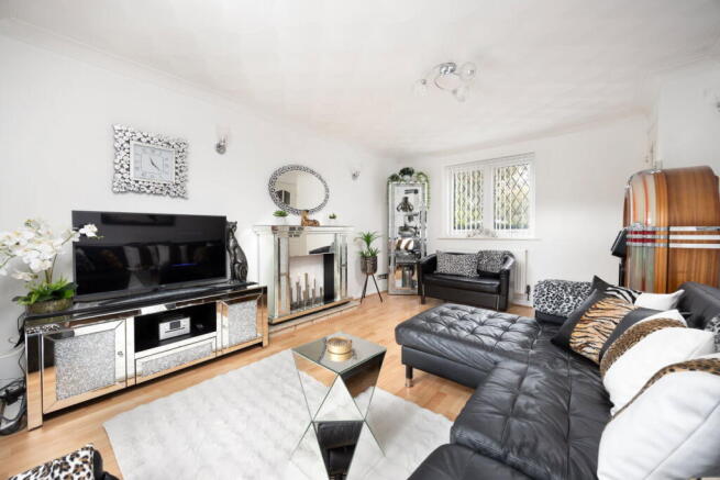 Burnet Close, Melksham photo 4