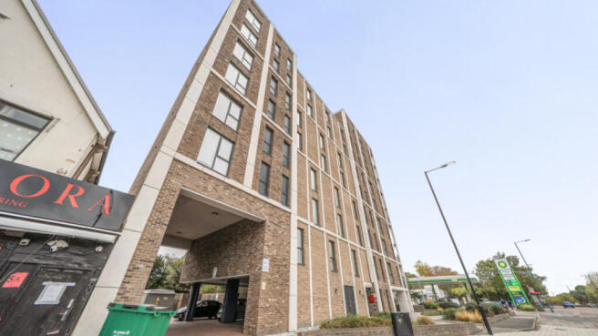 2-bed flat on Perivale, Greenford, UB6 8GF, £172,000