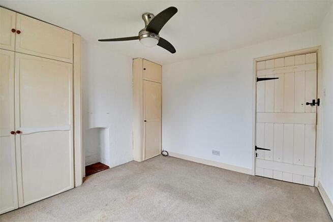 Bedroom 1_2.jpg