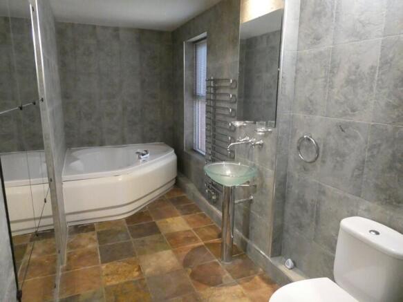 2 bed Flat to rent Image 8