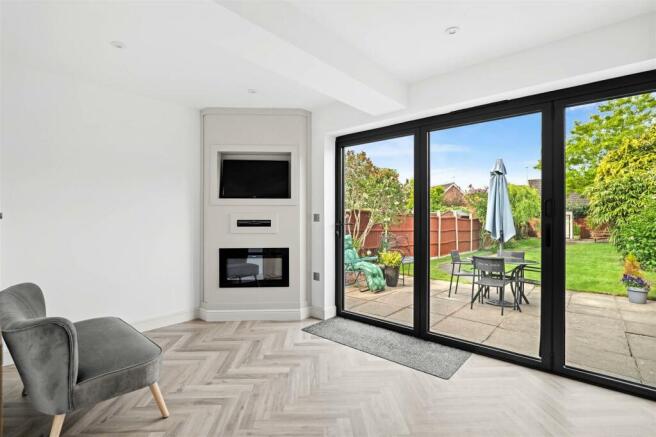 107 Laugherne Road - kitchen3.jpg