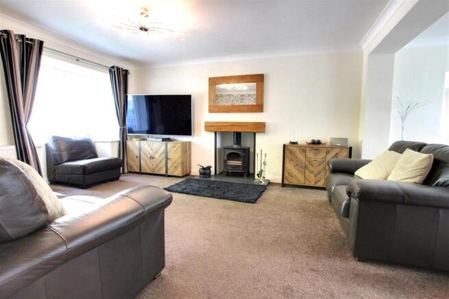 4 bed Detached for sale Image 4