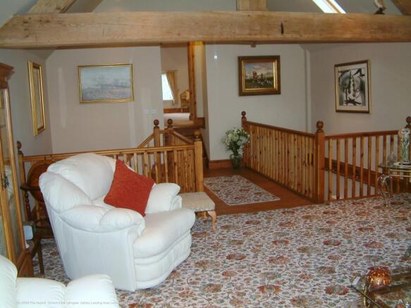 GALLERY LANDING