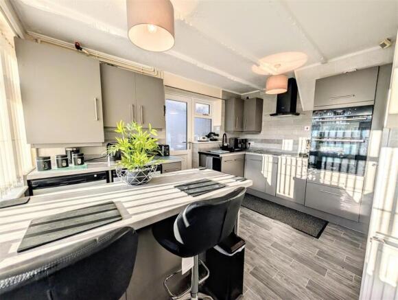 kitchen 1.jpg