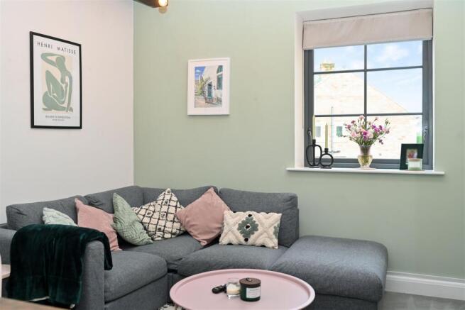 1 bed Apartment to rent Image 5