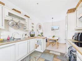 6, Allen Way, Springfield, Chelmsford CM2 6GF
