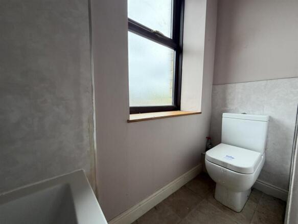 3 bed Terraced for sale Image 8