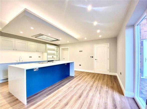 4 bed Terraced to rent Image 5